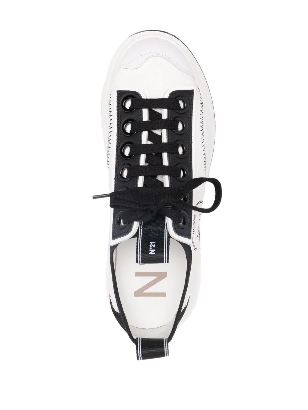 Sneaker N21 blanca negra
