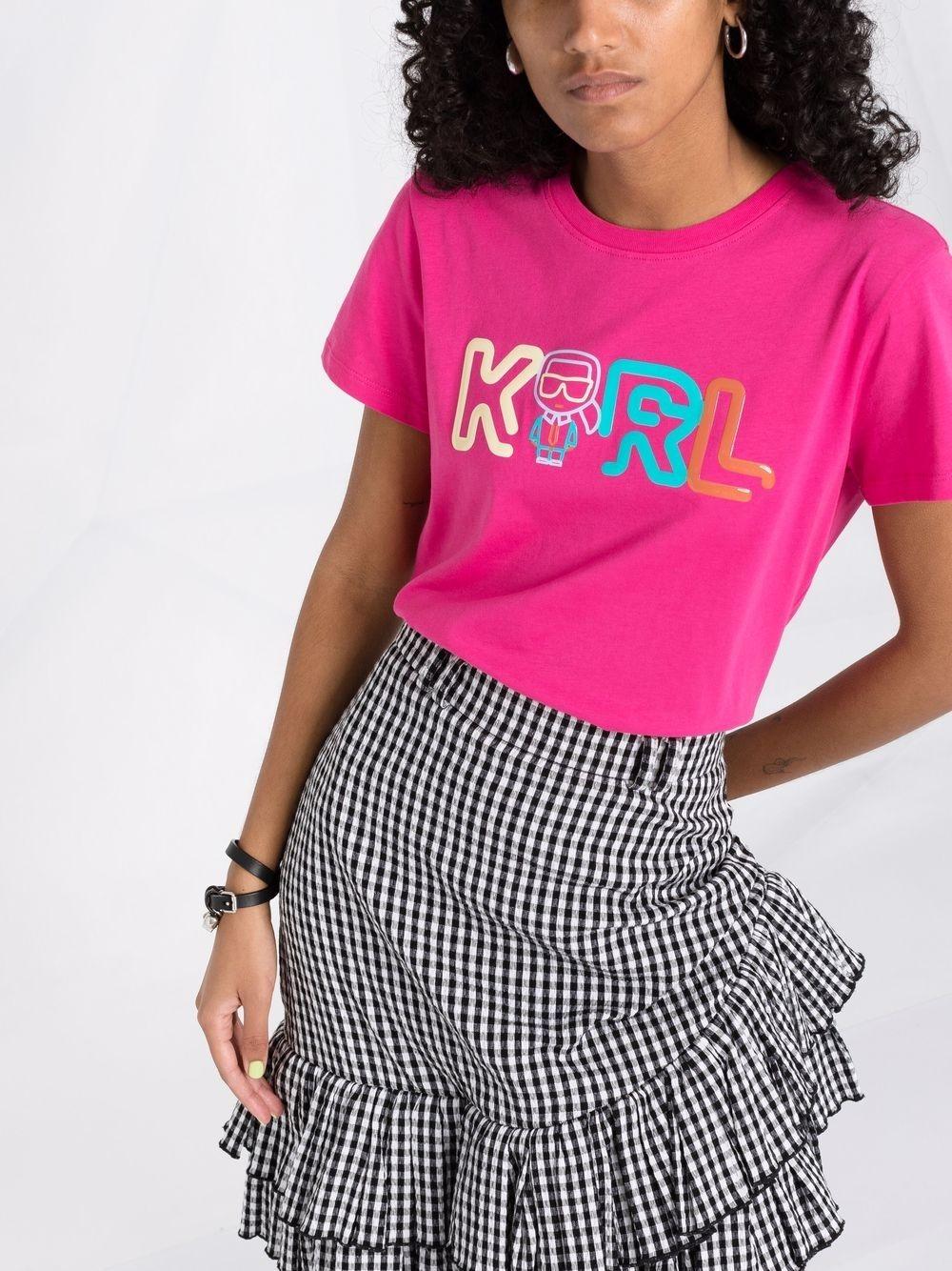 Camiseta Karl Lagerfeld fucsia letras jelly karl