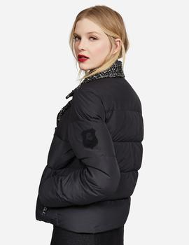 Chaqueta Karl Lagerfeld negra bouclé y nylon
