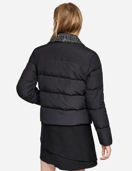 Chaqueta Karl Lagerfeld negra bouclé y nylon