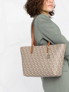 Bolso DKNY logo caramelo Bryant MD Tote