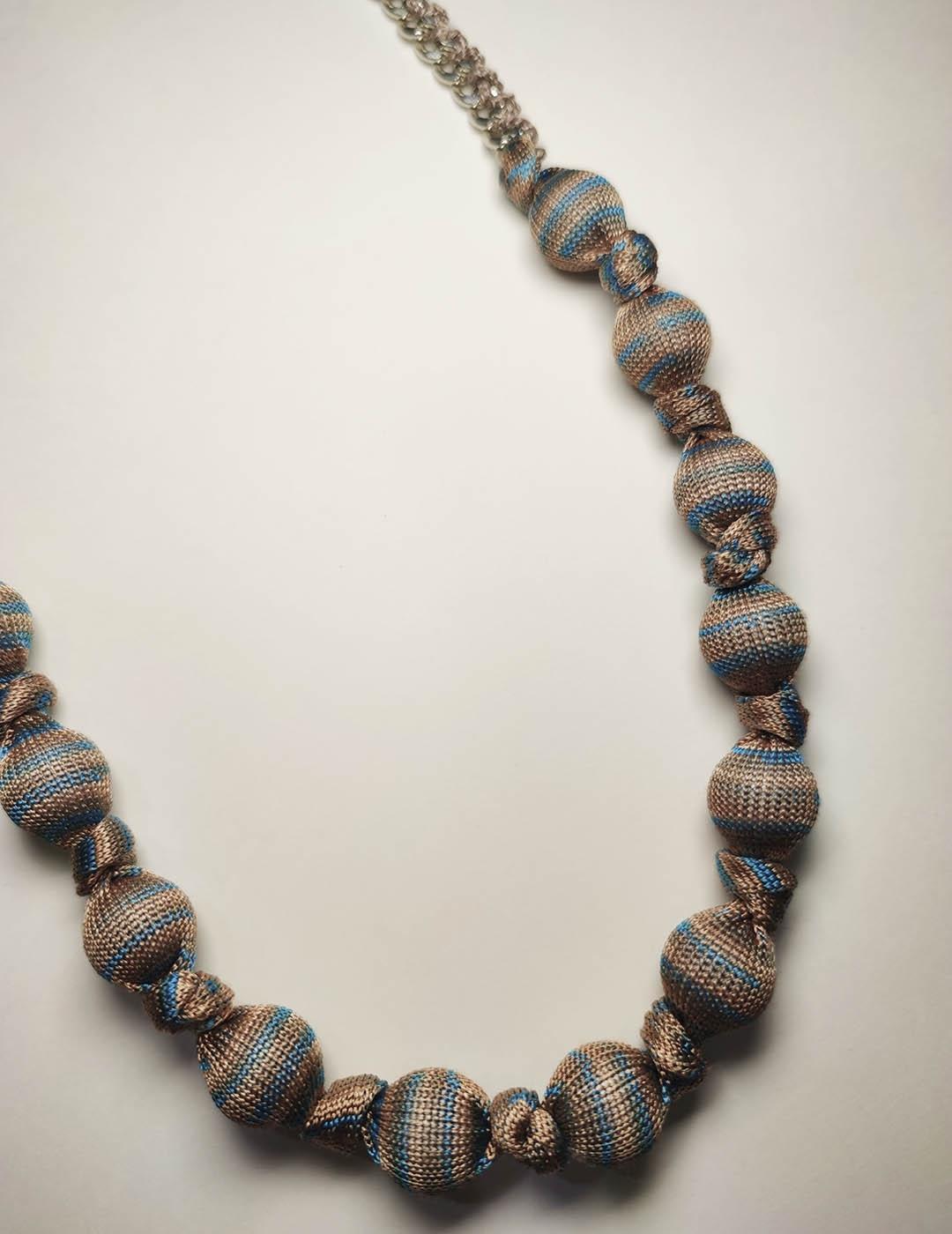 Collar Missoni azul y dorado entretejido