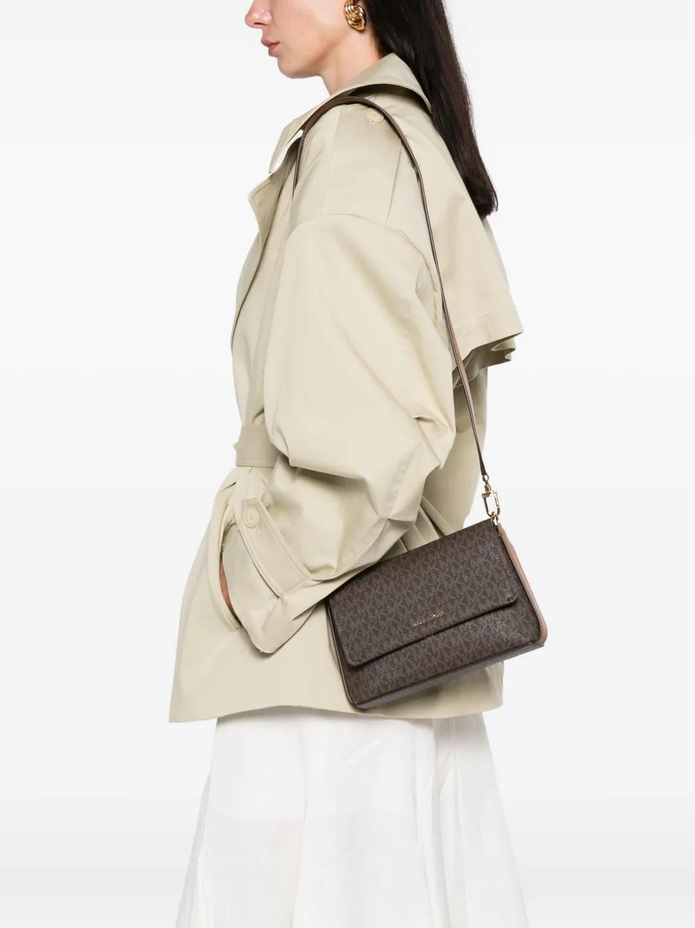 Bolso Michael Kors Nessa Messenger Monogram Marrón